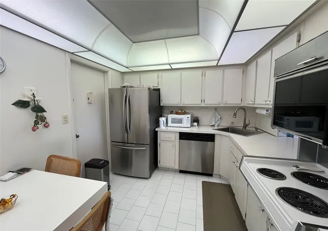 4th image of 1400 S Ocean Dr #707, Hollywood, FL 33019 | MLS# B26054898