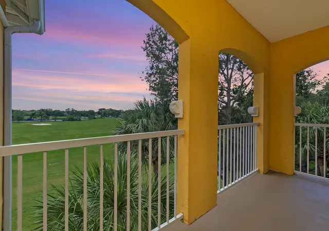 Homes for sale in Vero Beach, FL | 5015 Fairways Cir #305, Vero Beach, FL 32967 | MLS# B26054893