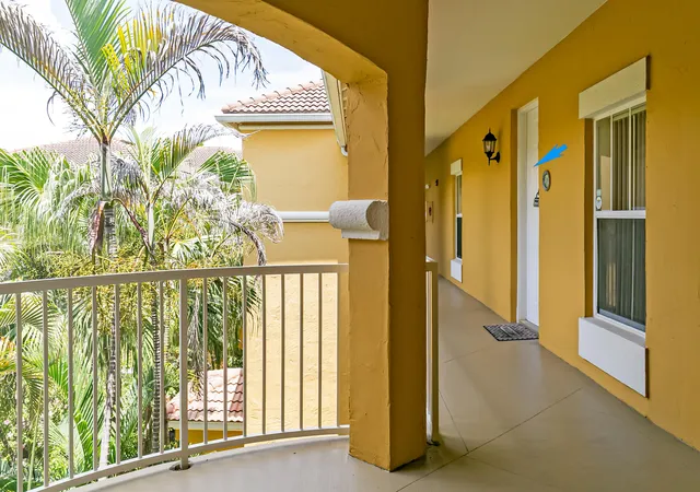Homes for sale in Vero Beach, FL | 5015 Fairways Cir #305, Vero Beach, FL 32967 | MLS# B26054893