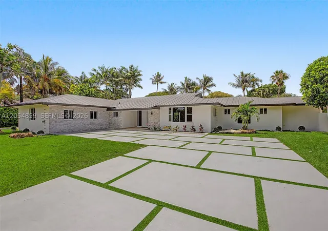Photo 3 of Single family home for sale at 8600 Sw 162nd Street, Palmetto Bay, FL 33157 | MLS# A12054859 | Listing updated on 2026-10-08