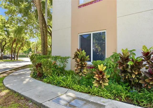 Listing Photo 5 - Condo for sale in building located at 13920 Sw 93Rd Ln, Miami, FL 33186 - Unit #13920