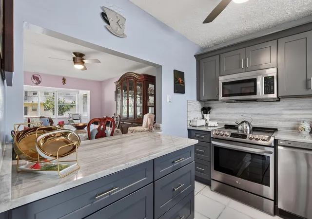 4th image of 770 Lori Dr, Palm Springs, FL 33461