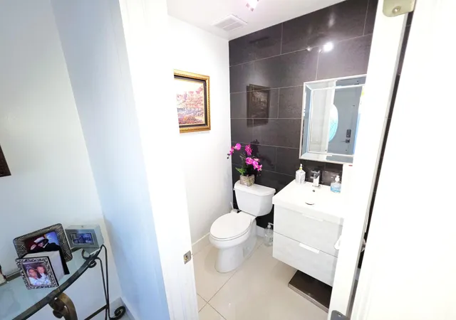 4th image of 320 Se 2Nd Ave #B4, Deerfield Beach, FL 33441 | MLS# B26054959