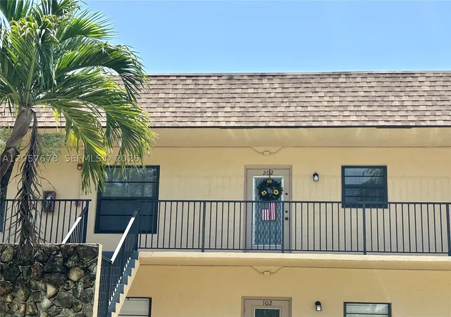 Photo 3 of Sale Pending at 200 Gate Rd #202, Hollywood, FL 33024 | MLS# A12057678 | Listing updated on 2026-08-23