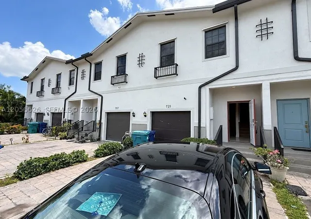 Photo 2 of Townhouse for sale at 721 Sw 11th St, Homestead, FL 33034 | MLS# A12056626 | Listing updated on 2026-09-15