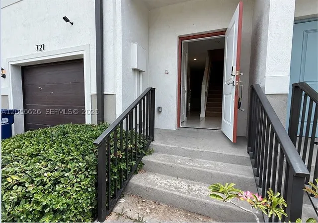 Photo 3 of Townhouse for sale at 721 Sw 11th St, Homestead, FL 33034 | MLS# A12056626 | Listing updated on 2026-09-15
