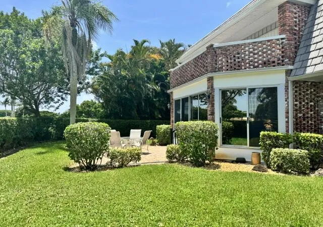 2nd image of 340 Orange Tree Dr, Atlantis, FL 33462