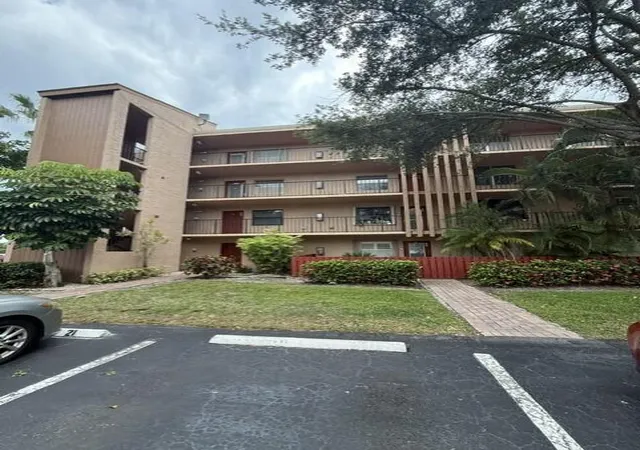2nd image of 7210 Lake Cir Dr, Margate, FL 33063 | MLS# B26055022