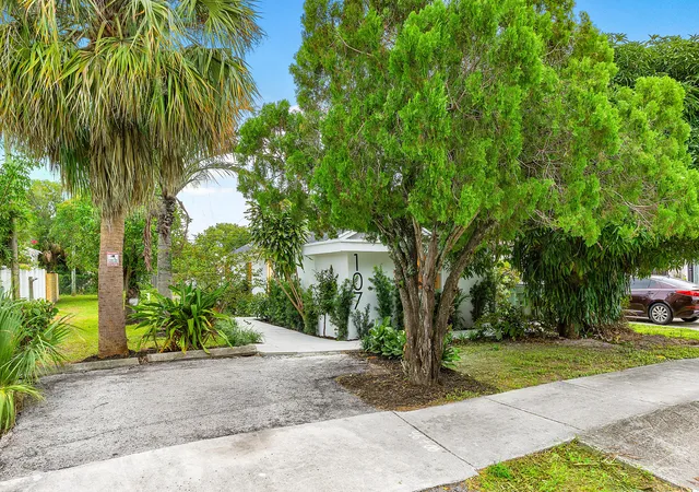 1st image of 107 Sw 4th Ave, Delray Beach, FL 33444 | MLS# B26055098