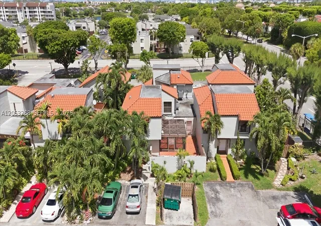 2nd image of 10339 Nw 9th St Cir #2-2, Miami, FL 33172 | MLS# A12053268