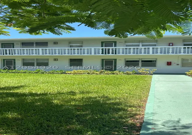 Photo 1 of Condo for sale at 291 Farnham M, Deerfield Beach, FL 33442 | MLS# A12054920 | Listing updated on 2026-08-21