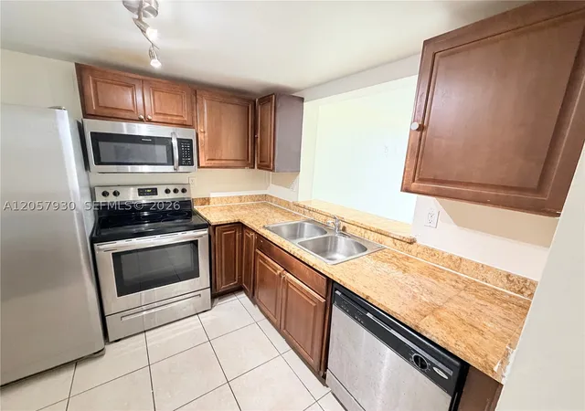 5th image of 496 Nw 165Th St Rd #D-409, Miami, FL 33169 | MLS# A12057930