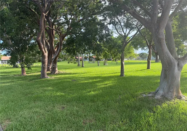 17th image of 360 B N Lakewood Cir E, Margate, FL 33063 | MLS# A12057956