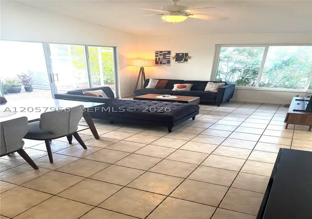 4th image of 360 B N Lakewood Cir E, Margate, FL 33063 | MLS# A12057956