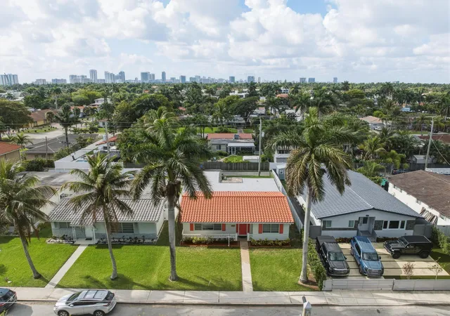 2nd image of 1114 Johnson St, Hollywood, FL 33019 | MLS# B26055226