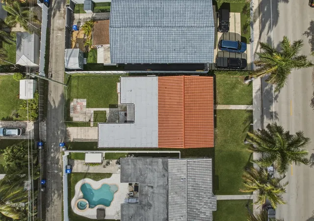 3rd image of 1114 Johnson St, Hollywood, FL 33019 | MLS# B26055226