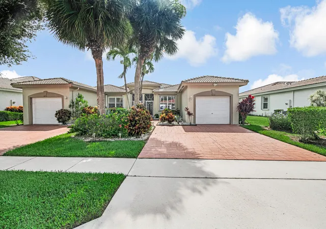 Homes for sale in Boynton Beach, FL | 9636 Crescent View Dr N, Boynton Beach, FL 33437 | MLS# B26055210