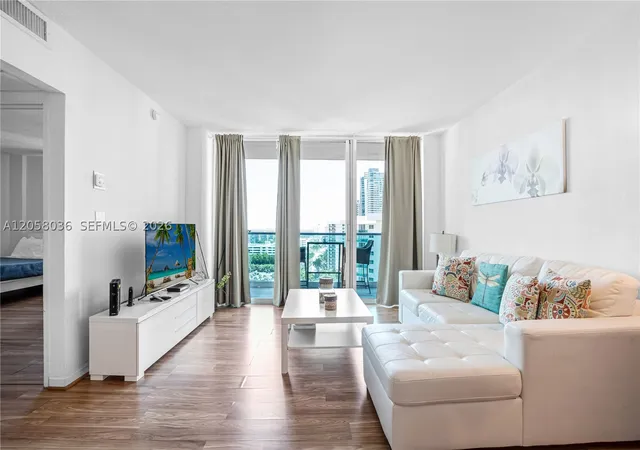 4th image of 4001 S Ocean Dr #16E, Hollywood, FL 33019 | MLS# A12058036