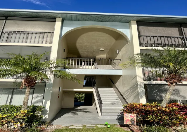 3rd image of 1111 Green Pine Blvd #G3, West Palm Beach, FL 33409 | MLS# B26055270