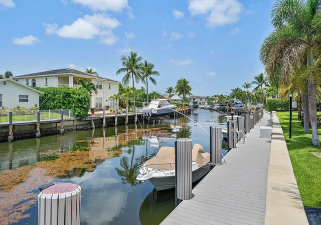 2nd image of 800 Jeffery St, Boca Raton, FL 33487