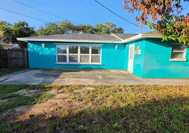 Homes for sale in Vero Beach, FL | 34 Sw Highland Dr Sw, Vero Beach, FL 32962 | MLS# B26055283