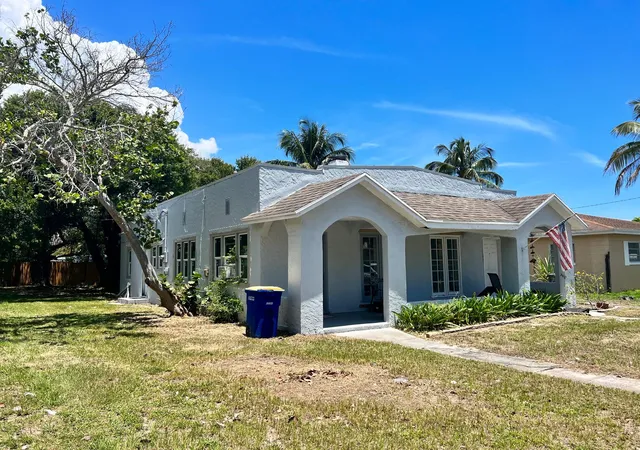 2nd image of 1109 Colonial Rd #A & B, Fort Pierce, FL 34950 | MLS# B26055298