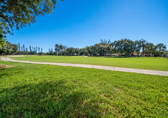29th image of 1391 E Golfview Dr #1391, Pembroke Pines, FL 33026 | MLS# B26055319