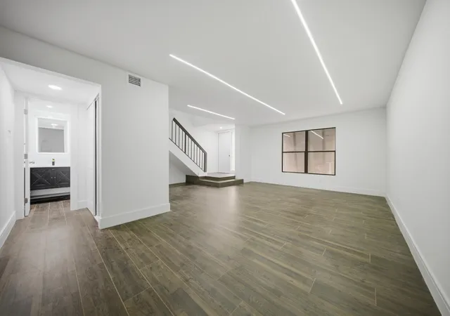 3rd image of 1391 E Golfview Dr #1391, Pembroke Pines, FL 33026 | MLS# B26055319