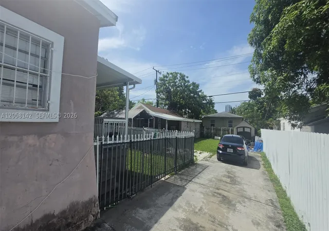 3rd image of 1888 Nw 18th St, Miami, FL 33125 | MLS# A12058142