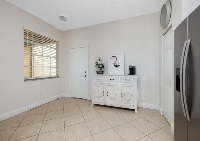 3rd image of 1560 Se Sheffield Ter #102, Stuart, FL 34994 | MLS# B26055391
