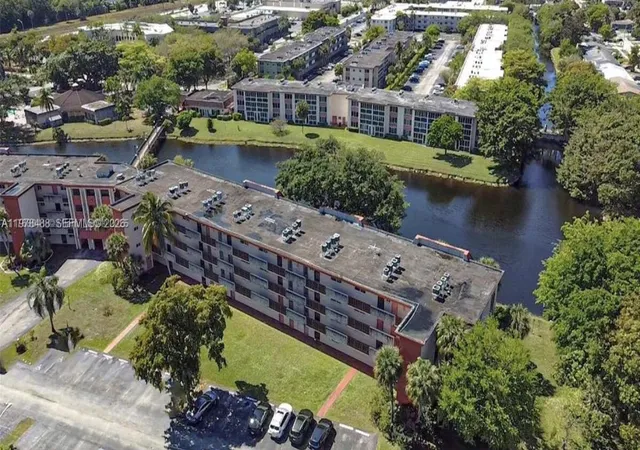 2nd image of 1103 Nw 58Th Ter, Sunrise, FL 33313