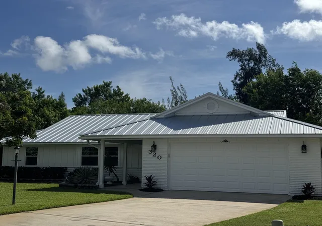 Homes for sale in Vero Beach, FL | 320 W Forest Trl, Vero Beach, FL 32962 | MLS# B26055434