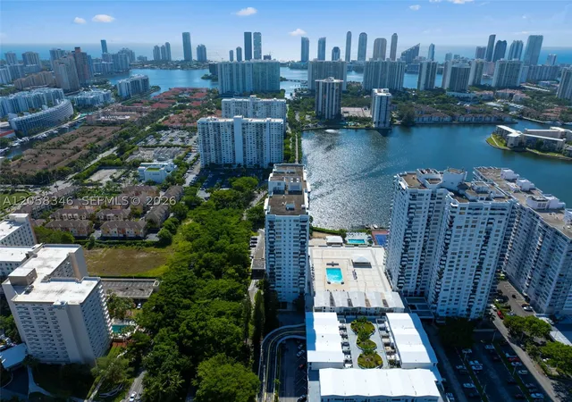 2nd image of 2780 Ne 183Rd St, Aventura, FL 33160