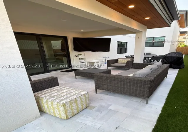 29th image of 10218 Nw 76th Ter, Doral, FL 33178 | MLS# A12057521