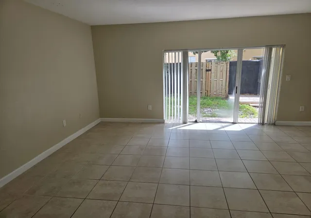 4th image of 1575 Ne 33 Ave #101, Homestead, FL 33033 | MLS# B26055456