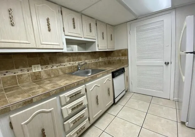 image of 301 Croton Ave #407, Lantana, FL 33462 | MLS# B26055487