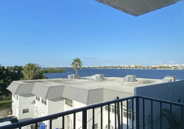 image of 301 Croton Ave, Lantana, FL 33462