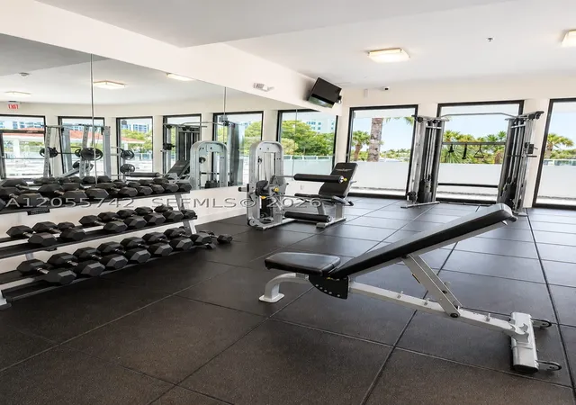 2nd image of 20515 E Country Clb Dr, Aventura, FL 33180