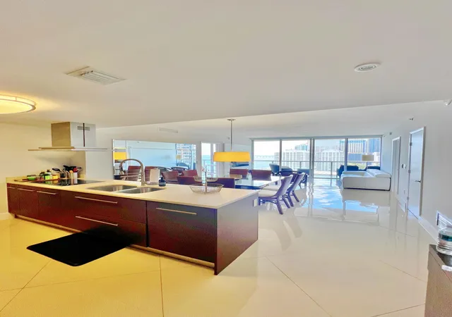 5th image of 495 Brickell Ave #1605, Miami, FL 33131 | MLS# B26055594