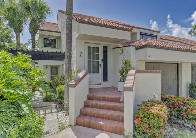 4th image of 205 Sea Oats Dr, Juno Beach, FL 33408