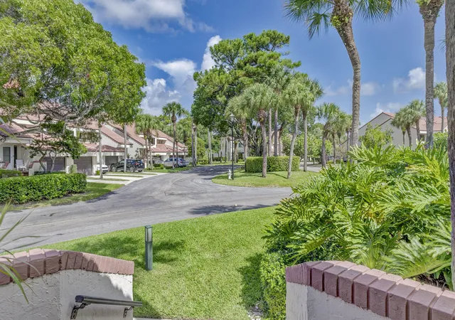 5th image of 205 Sea Oats Dr, Juno Beach, FL 33408