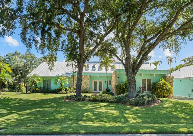 2nd image of 220 Sw Willow Lake Trl, Stuart, FL 34997 | MLS# B26055689