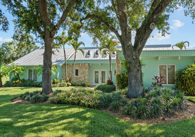4th image of 220 Sw Willow Lake Trl, Stuart, FL 34997 | MLS# B26055689