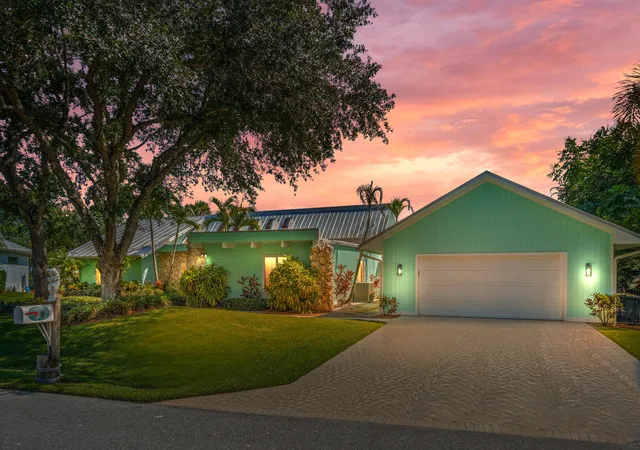 5th image of 220 Sw Willow Lake Trl, Stuart, FL 34997 | MLS# B26055689