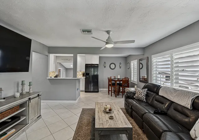 2nd image of 800 Sw 19th St, Fort Lauderdale, FL 33315 | MLS# B26055728