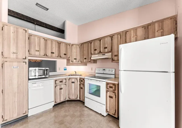image of 1024 Green Pine Blvd #I, West Palm Beach, FL 33409 | MLS# B26055740