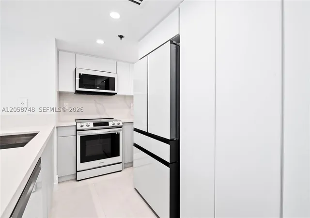 3rd image of 540 Brickell Key Dr #719, Miami, FL 33131 | MLS# A12058748