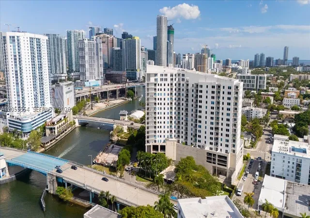 3rd image of 10 Sw South River Dr #806, Miami, FL 33130 | MLS# A12055554