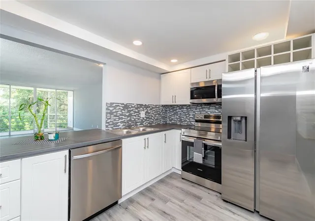 4th image of 1101 Ne 191St St #H301, Miami, FL 33179 | MLS# B26055789