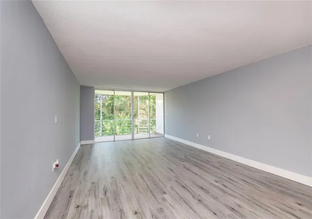 5th image of 1101 Ne 191St St #H301, Miami, FL 33179 | MLS# B26055789